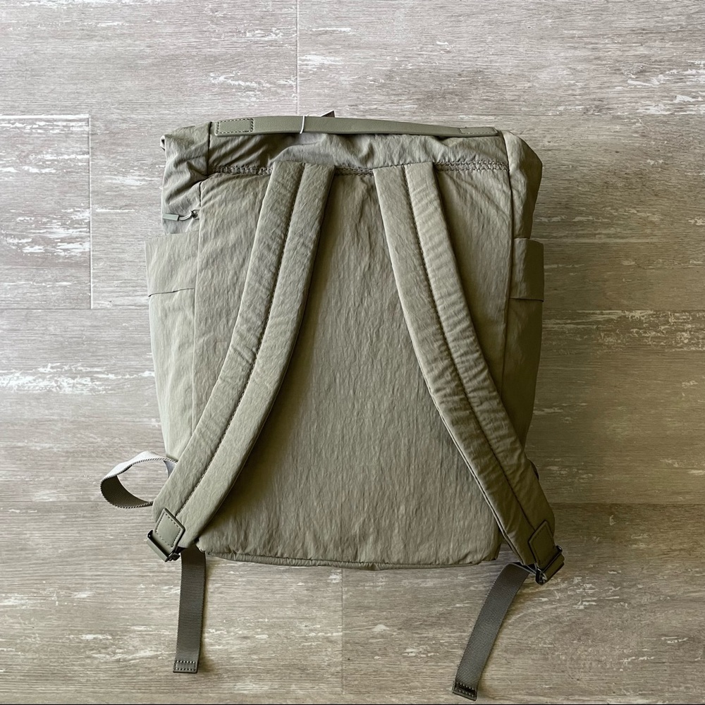 Sold Lululemon Cross Paths Rucksack *14L - Highlander - Picture 8 of 13